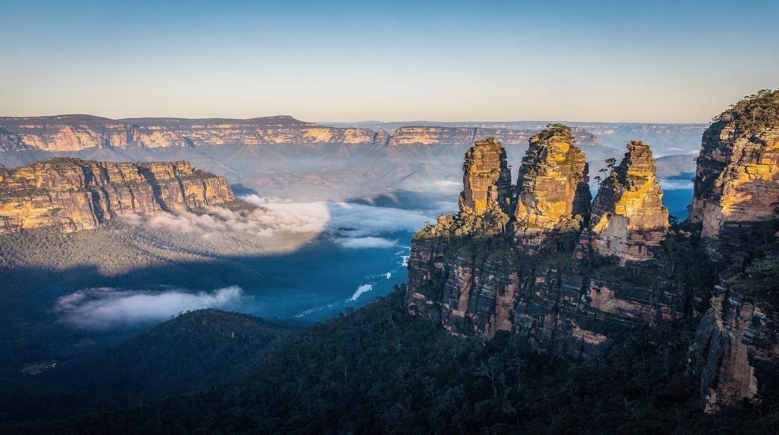 Blue Mountains — Three Sisters, Scenic World, Jenolan Caves and guided bush walks from Sydney