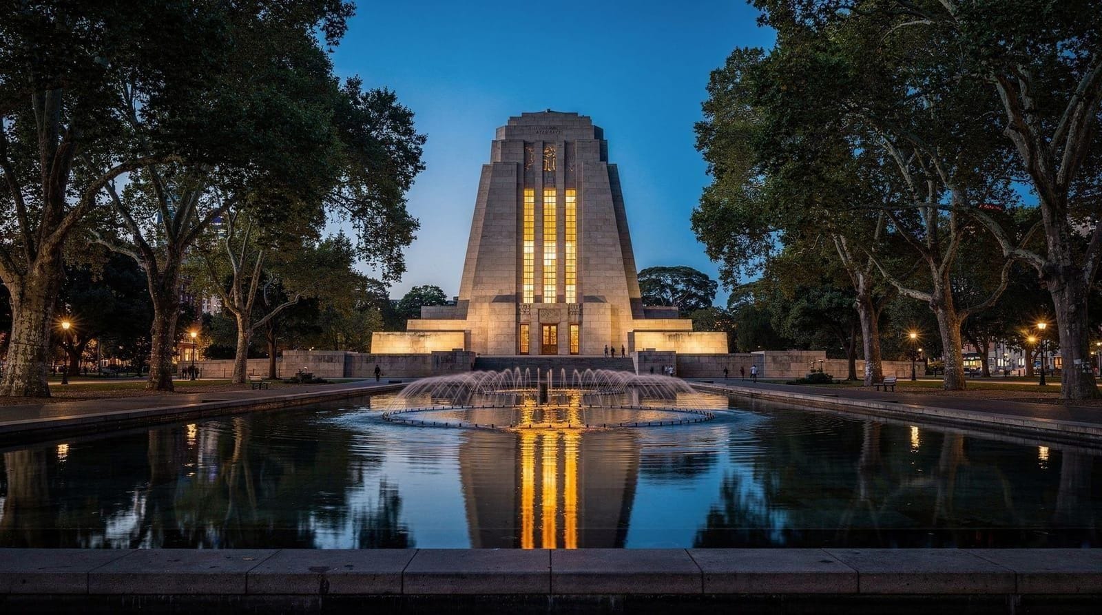 Hyde Park and ANZAC Memorial Sydney — free visit guide — Guide to Hyde Park and the ANZAC Memorial in Sydney. Free entry, what to see ins