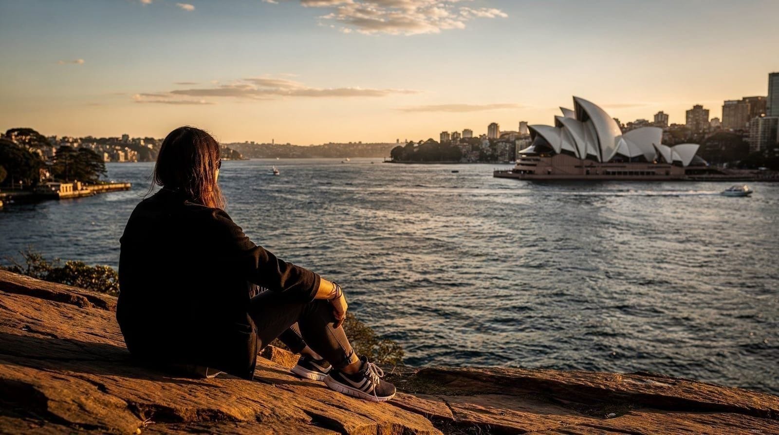 Solo travel in Sydney — practical guide for 2026 — Honest solo travel guide to Sydney 2026 — safety, solo accommodation, meeting pe