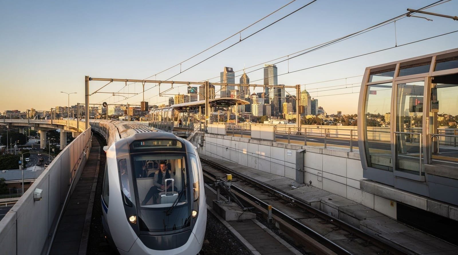 Sydney Airport to CBD — train, taxi, rideshare and bus compared