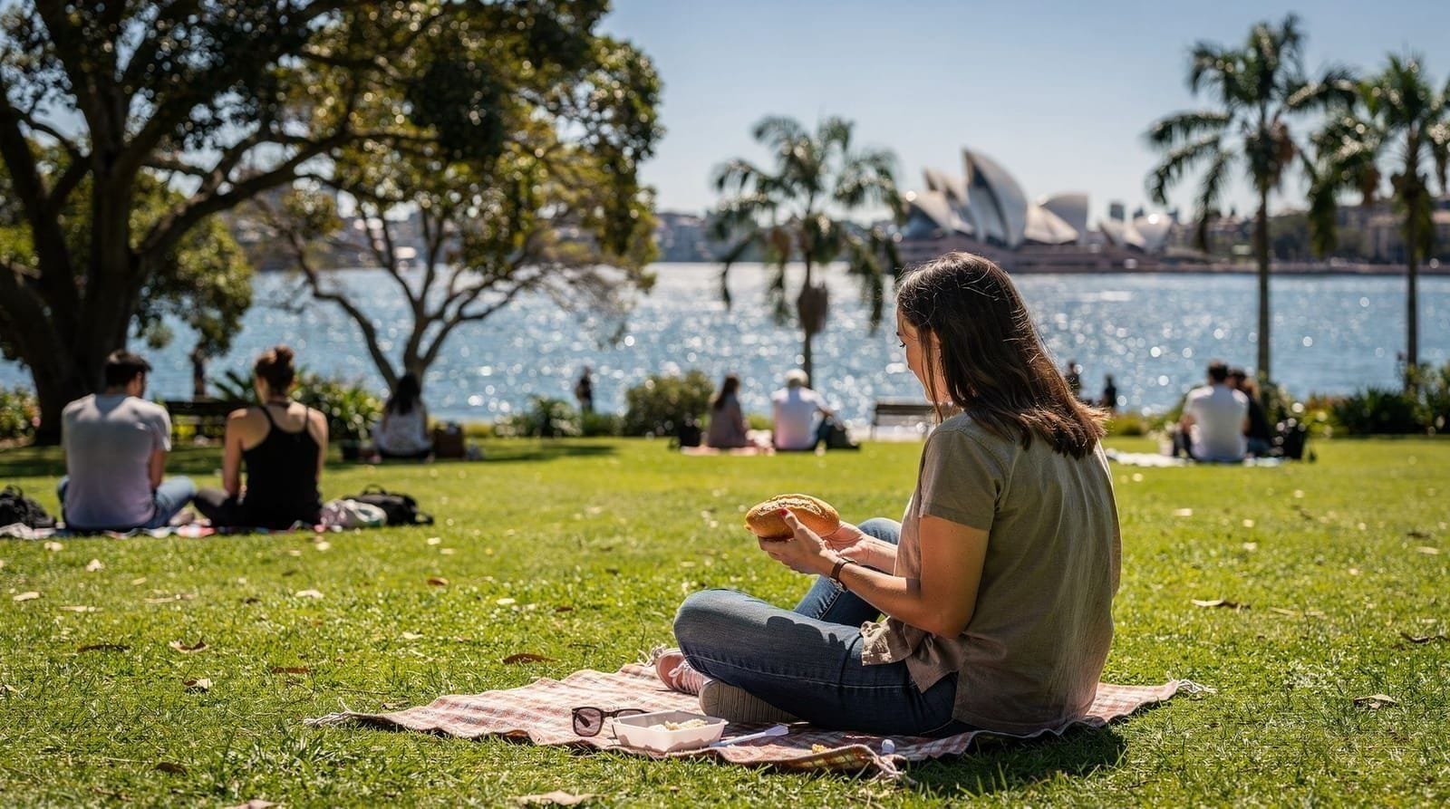 Sydney on a budget — honest guide for 2026 — Honest budget guide to Sydney 2026 — real costs, what is free, how to eat well c